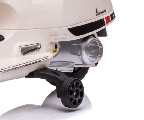 Milly Mally Jeździk na akumulator Vespa GTS Super White Milly Mally Jeździk na akumulator Vespa GTS Super White