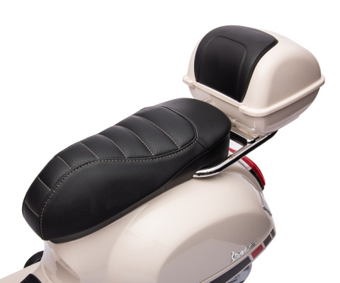 Milly Mally Jeździk na akumulator Vespa GTS Super White Milly Mally Jeździk na akumulator Vespa GTS Super White